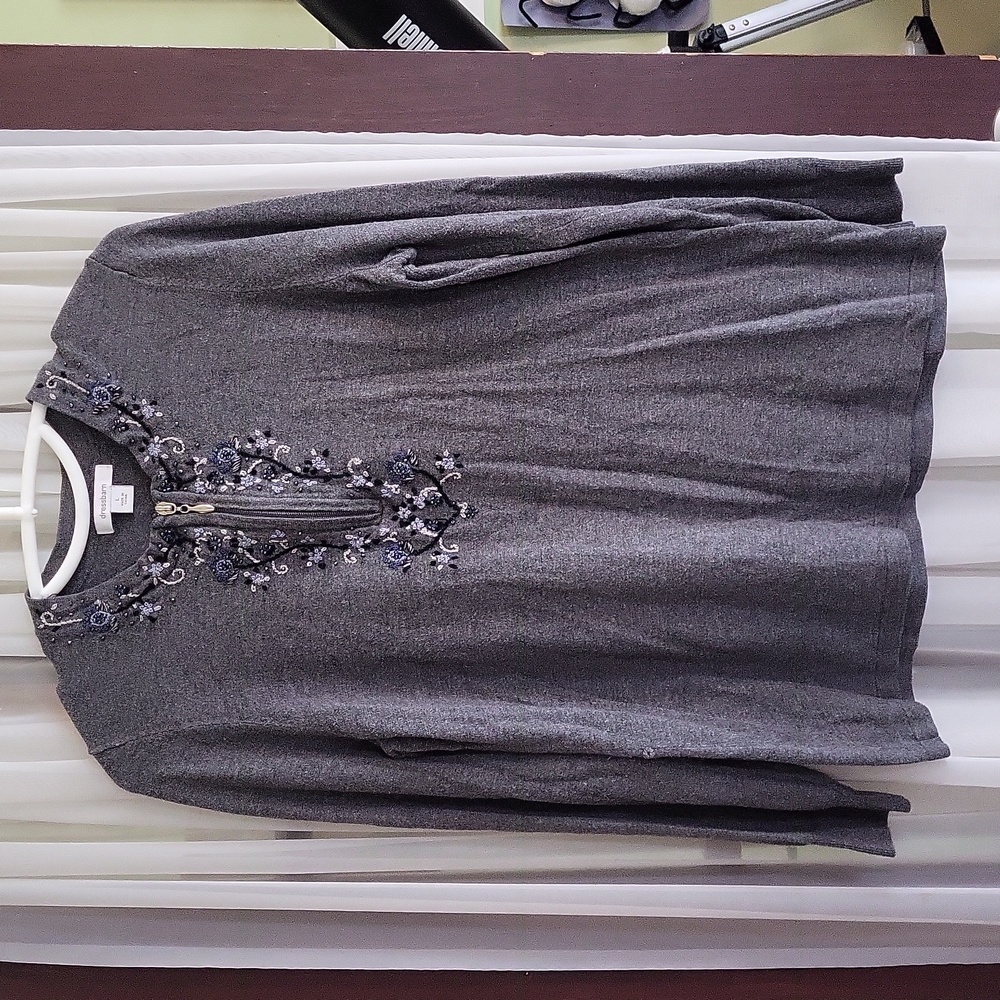 Women's Large dressbarn long sleeve gray quarter zip embroidered design sweater